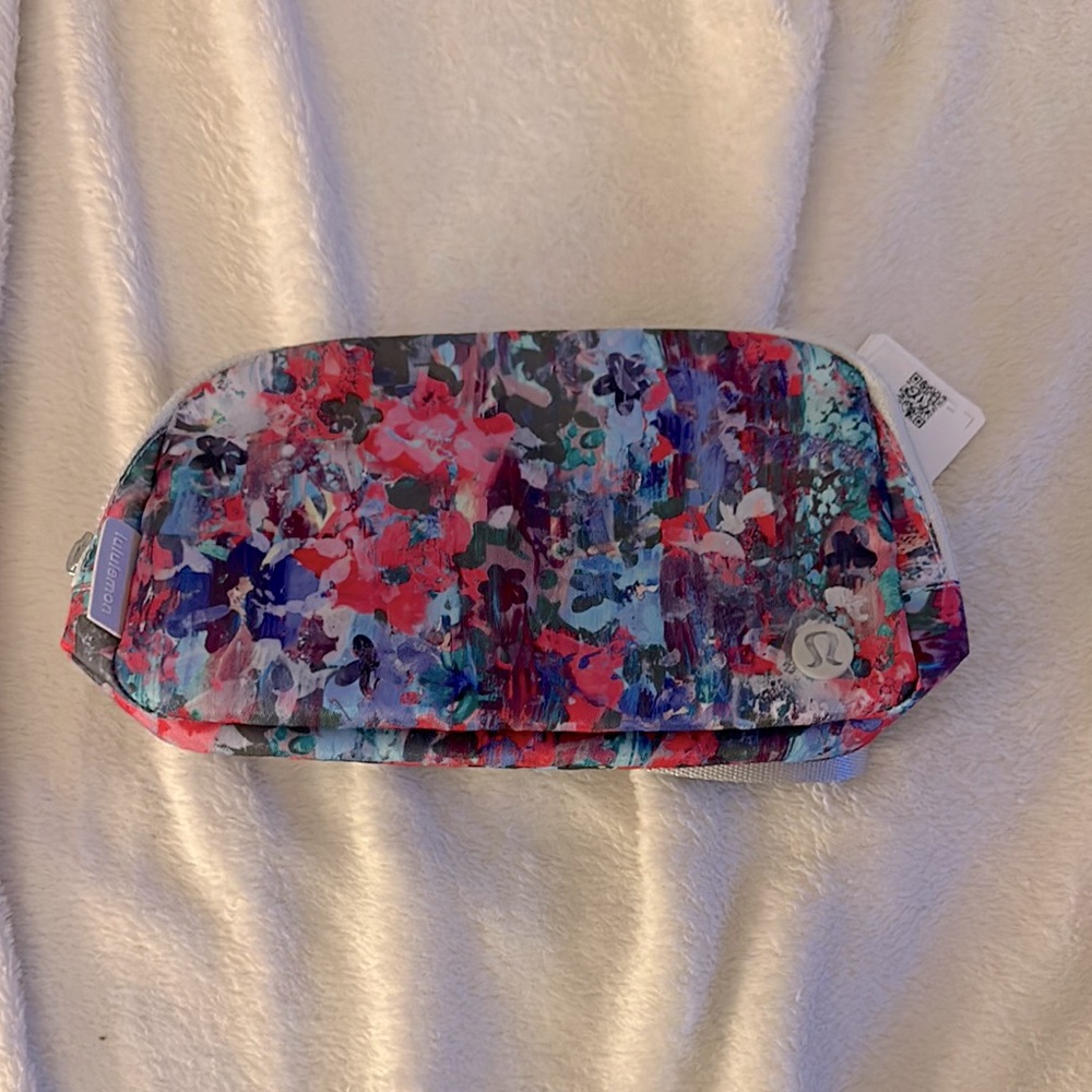 lululemon athletica belt bag never used with tags, LIMITED EDITION